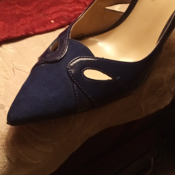 Women - Picture 4 of 5